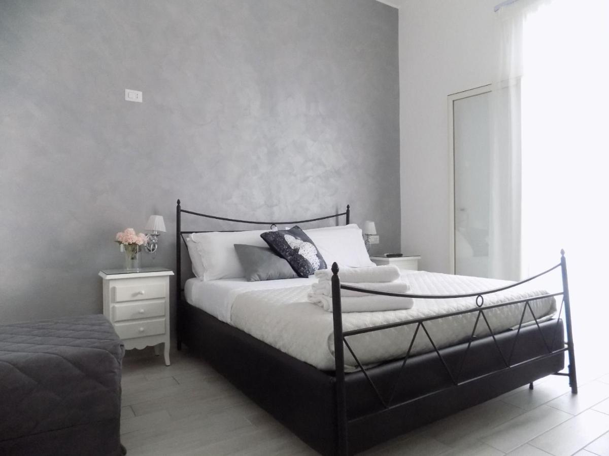 1 Amore Romantica Casa Centrale, Silenziosa Ristrutturata Неаполь Экстерьер фото